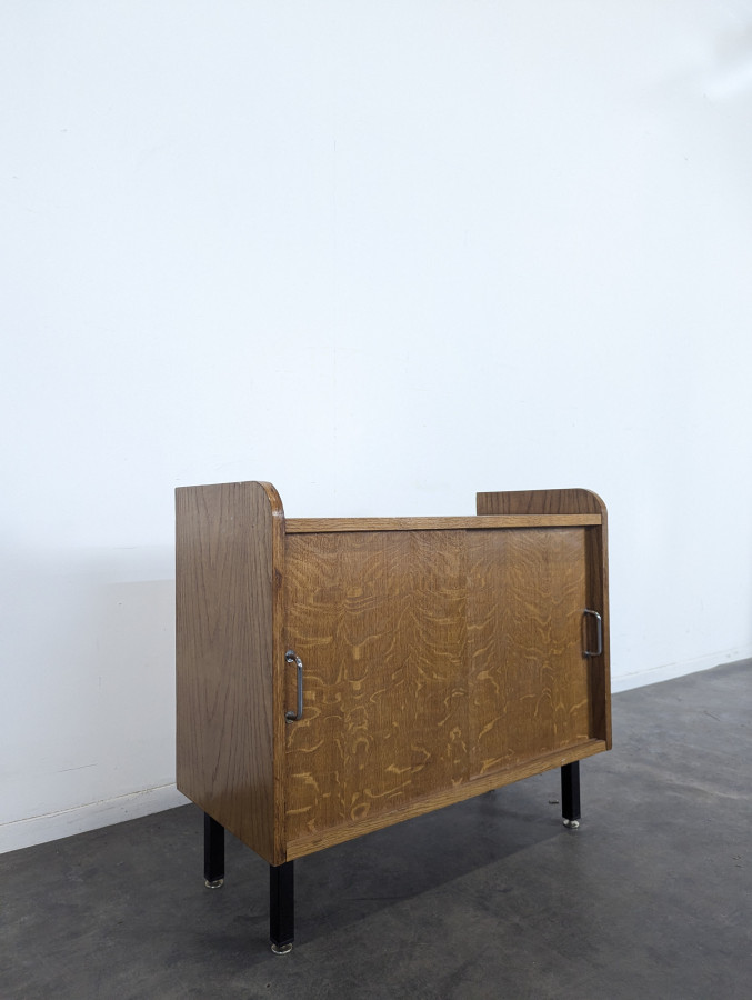 Petit meuble moderniste de rangement en chêne