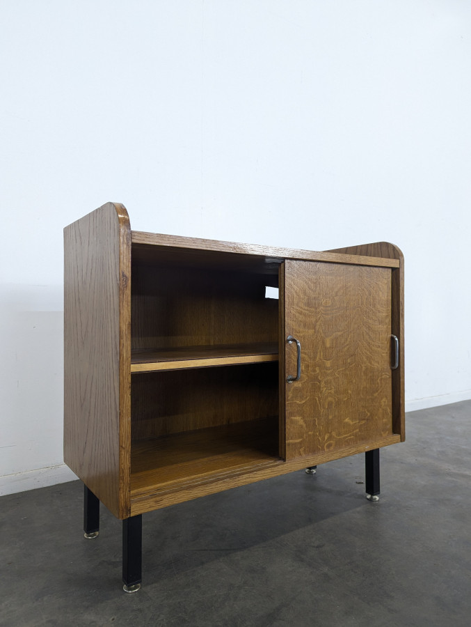 Petit meuble moderniste de rangement en chêne