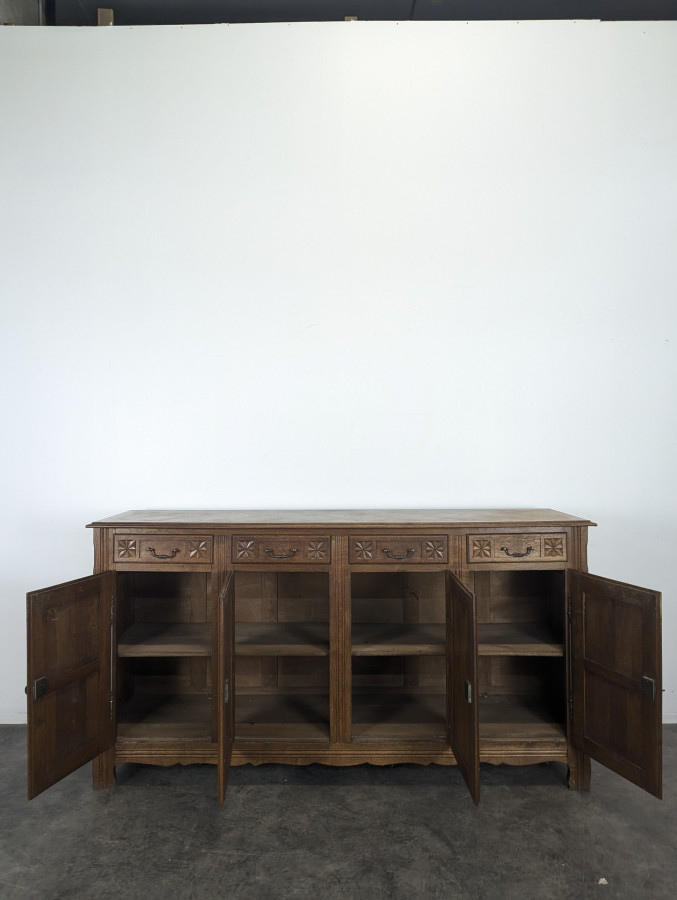 Buffet brutaliste en chêne dans l'esprit de Dudouyt