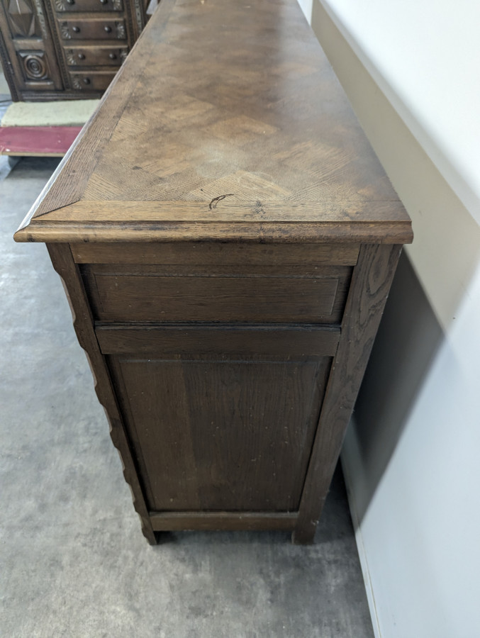 Buffet brutaliste en chêne dans l'esprit de Dudouyt