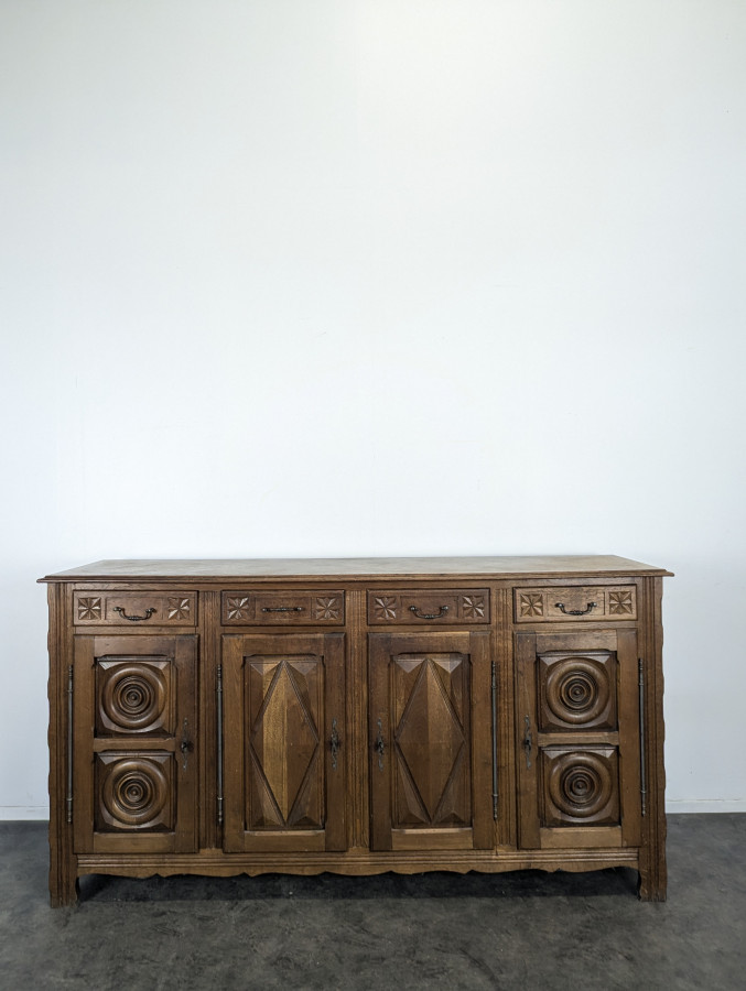 Buffet brutaliste en chêne dans l'esprit de Dudouyt