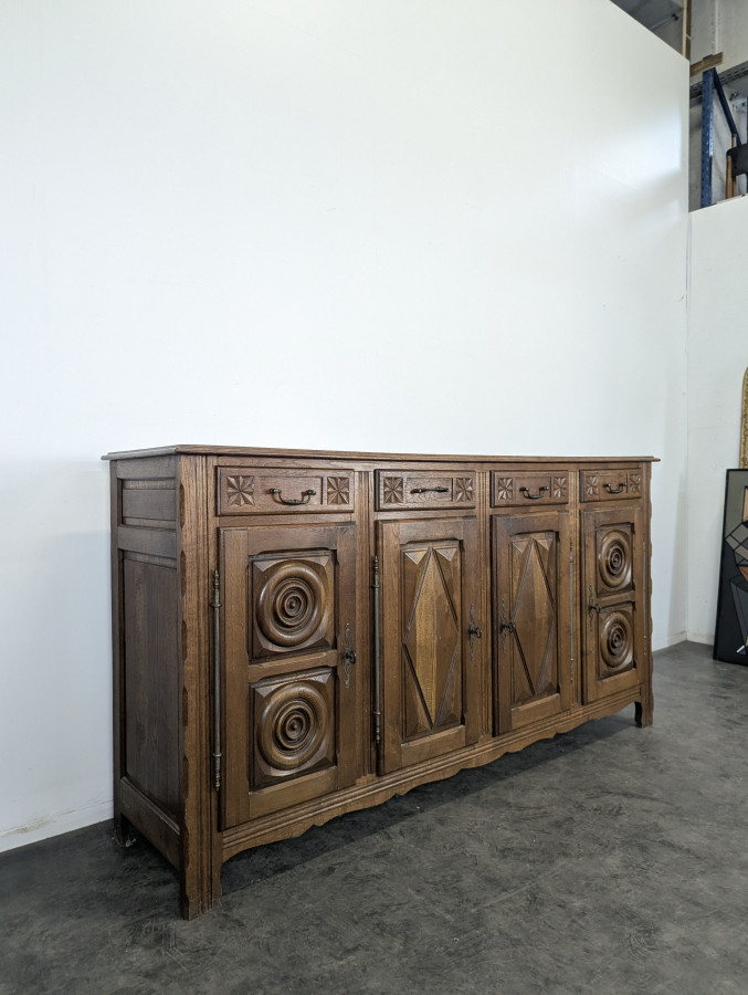 Buffet brutaliste en chêne dans l'esprit de Dudouyt