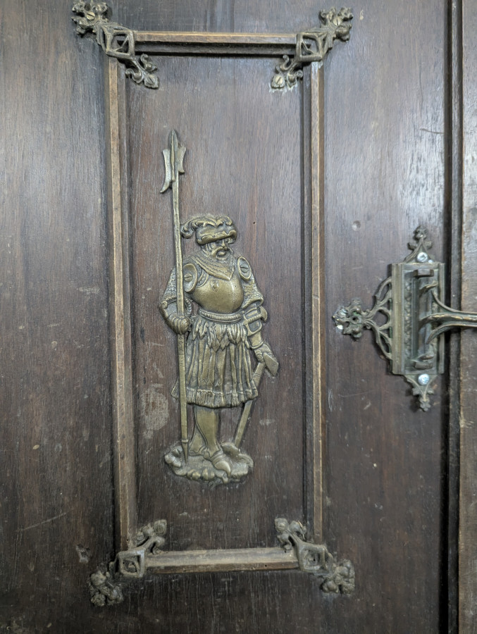 Meuble à hauteur d'appui attribué à M. Ringell