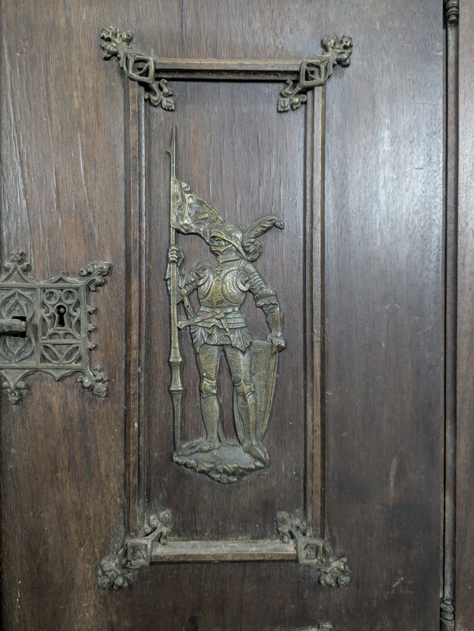 Meuble à hauteur d'appui attribué à M. Ringell