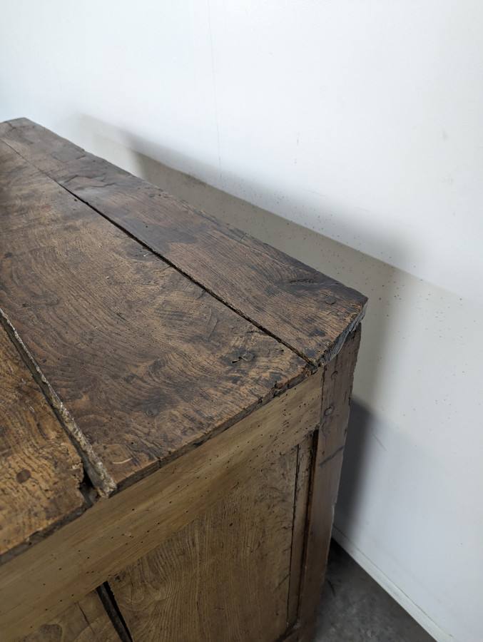 Buffet du XVIIIeme siecle en bois fruitier