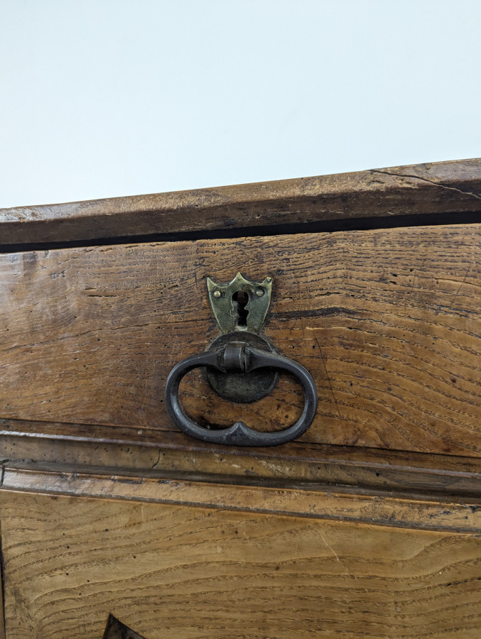 Buffet du XVIIIeme siecle en bois fruitier