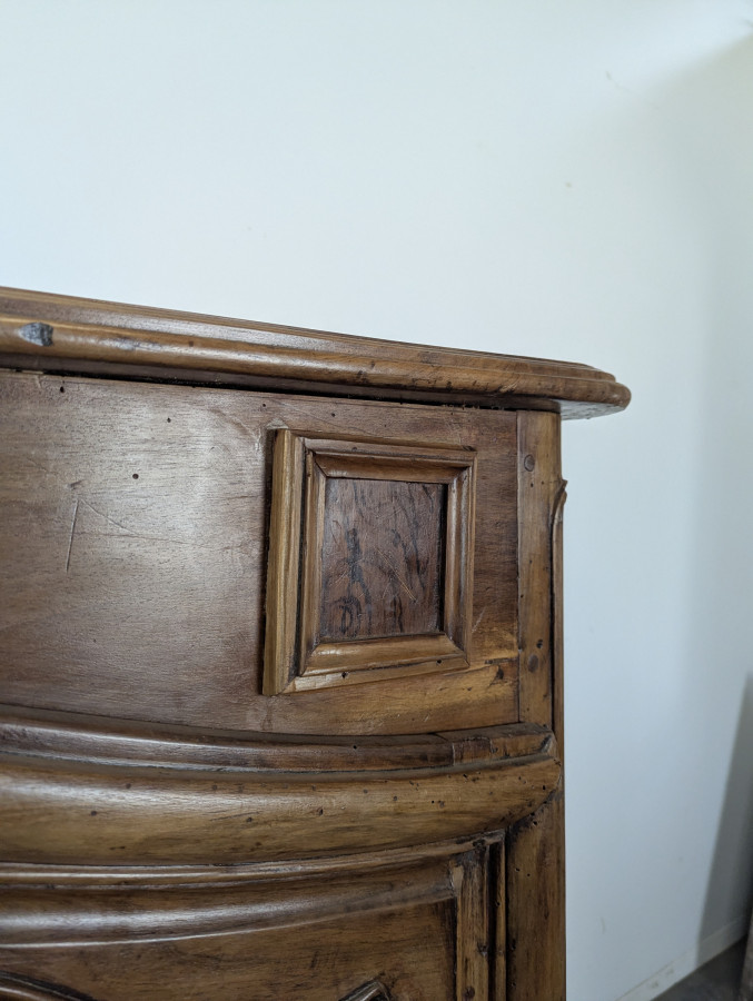 Buffet bas Louis XV en noyer à deux portes XVIIIe