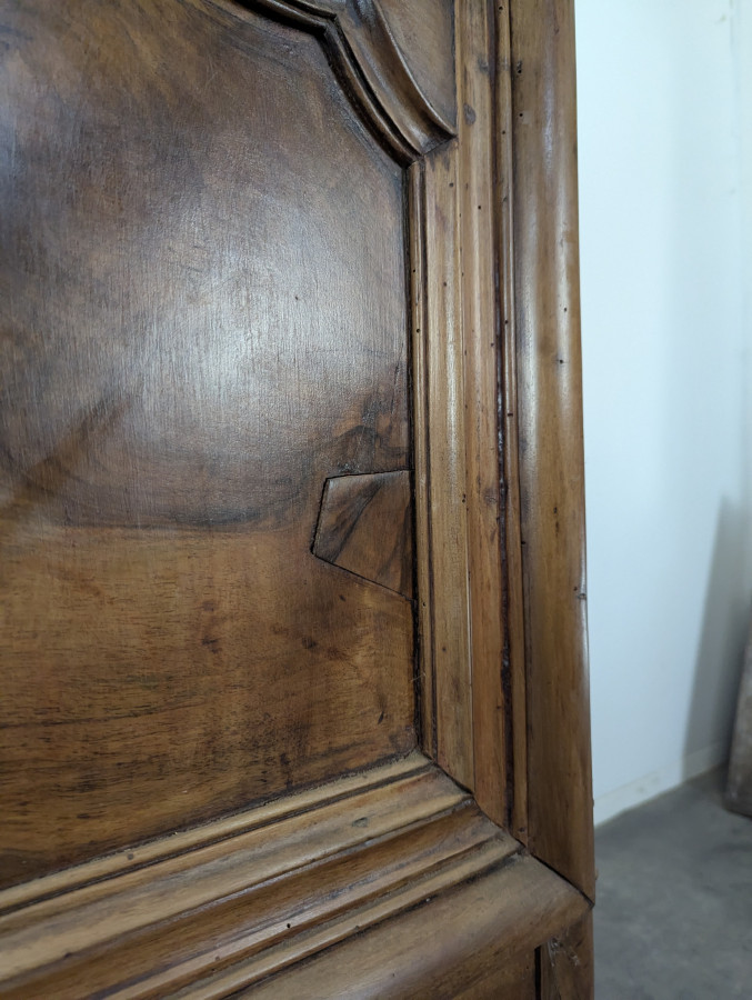 Buffet bas Louis XV en noyer à deux portes XVIIIe
