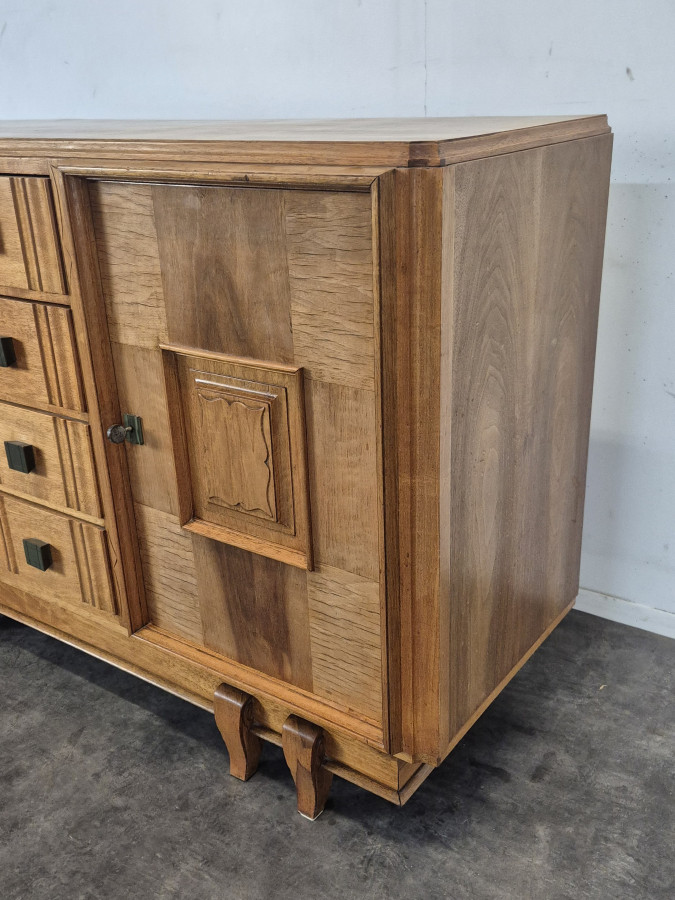 Buffet bas en chêne à décor de parqueterie des années 60