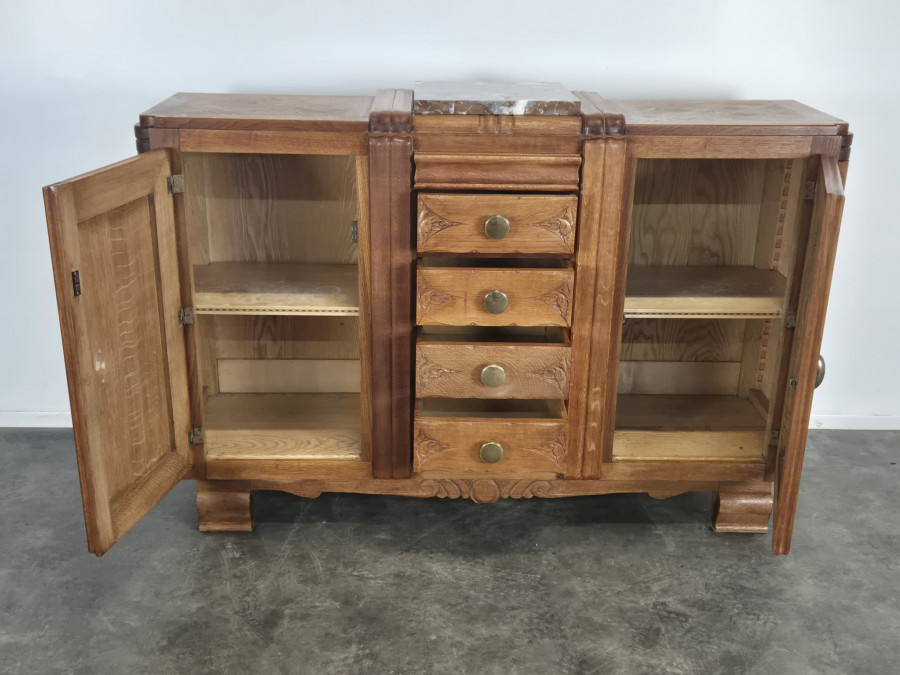 Buffet art déco en chêne sculpté dessus de marbre
