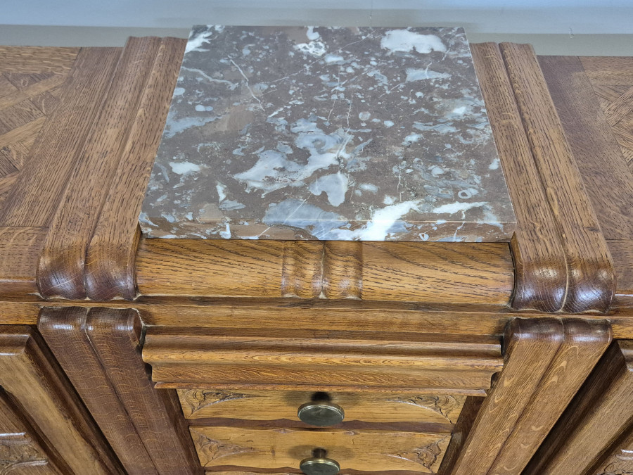 Buffet art déco en chêne sculpté dessus de marbre