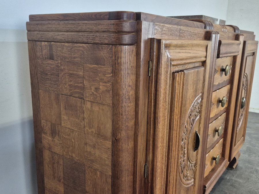 Buffet art déco en chêne sculpté dessus de marbre
