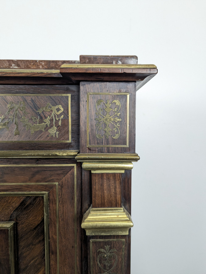 Meuble d'appui Napoléon III en marqueterie Boulle