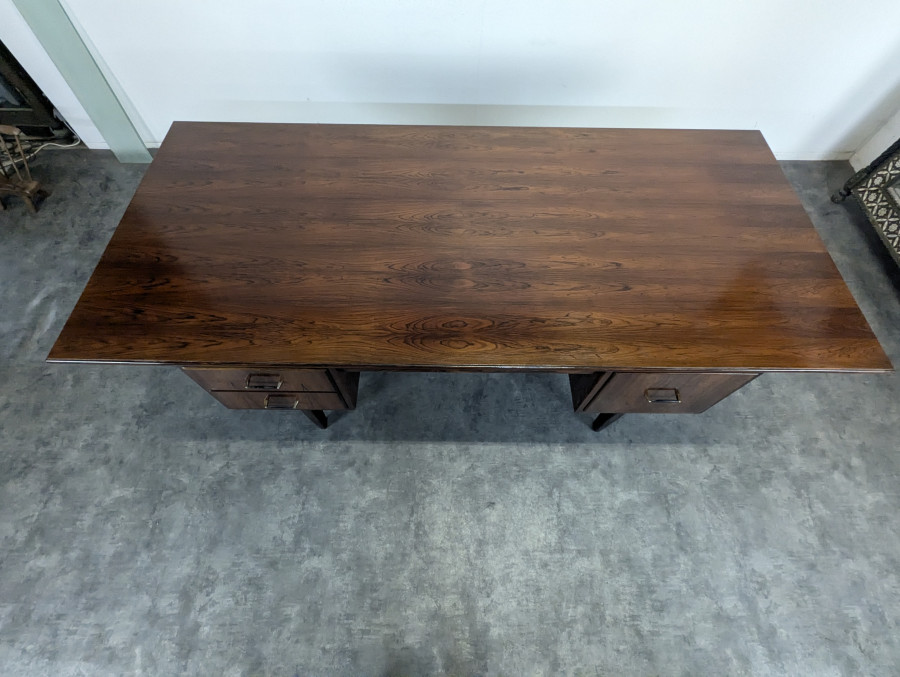 Bureau moderniste en bois exotique