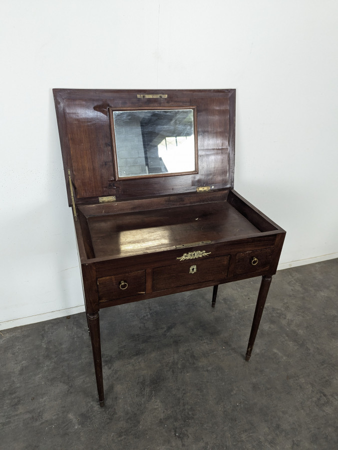 Coiffeuse Louis XVI en acajou à plateau abattant et miroir
