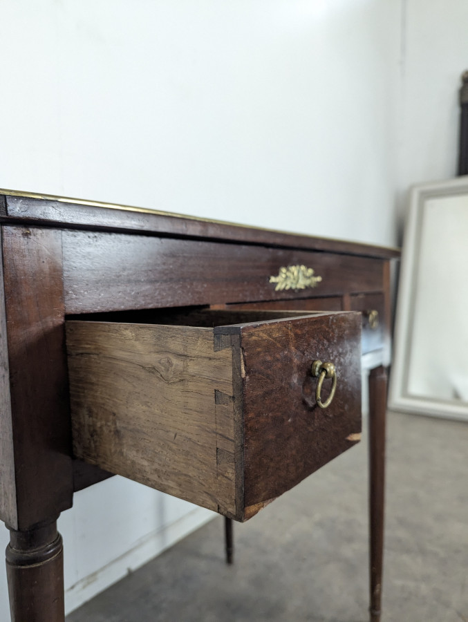 Coiffeuse Louis XVI en acajou à plateau abattant et miroir