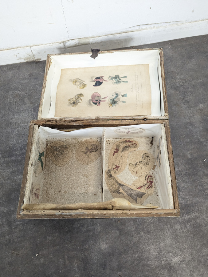 Coffret de mariage normand en bois peint à décor floral du XIXe