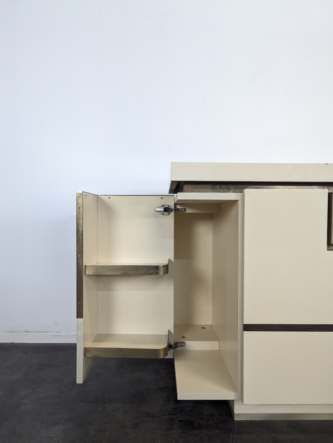 Enfilade laquée blanche Jean Claude Mahey édité par Rochebobois
