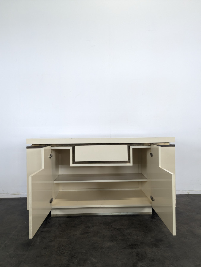 Enfilade laquée blanche Jean Claude Mahey édité par Rochebobois