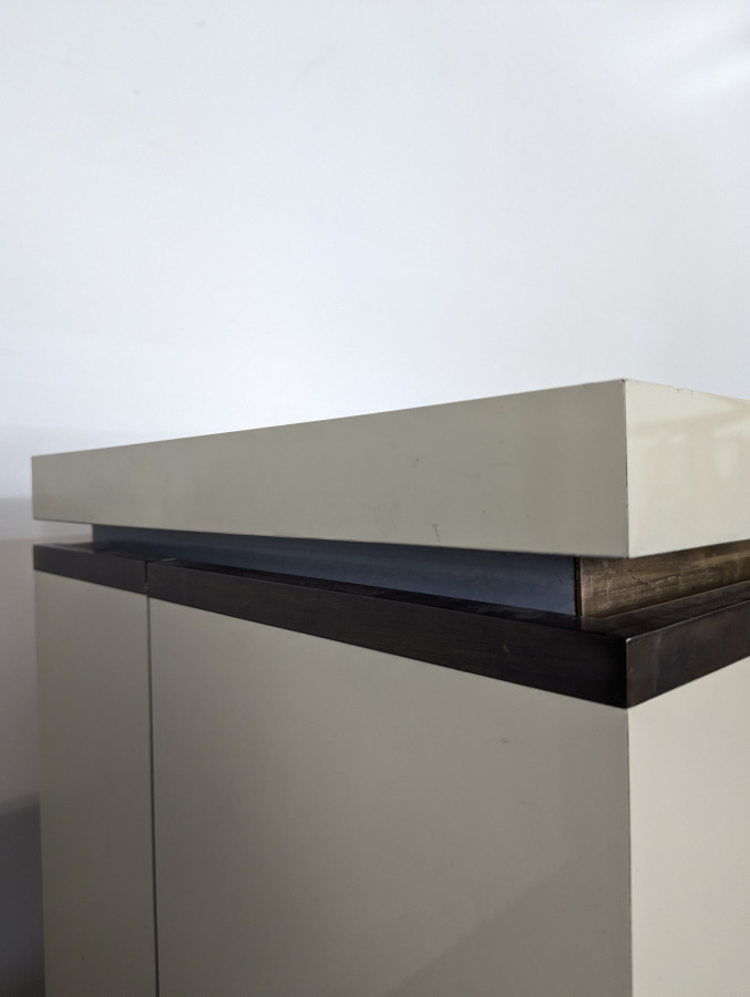 Enfilade laquée blanche Jean Claude Mahey édité par Rochebobois