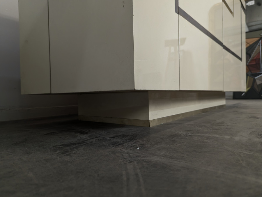 Enfilade laquée blanche Jean Claude Mahey édité par Rochebobois