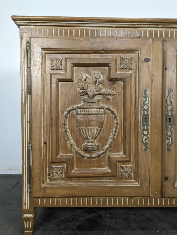 Enfilade de style Directoire en pin césuré