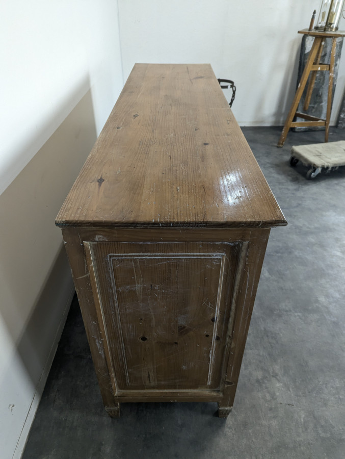 Enfilade de style Directoire en pin césuré