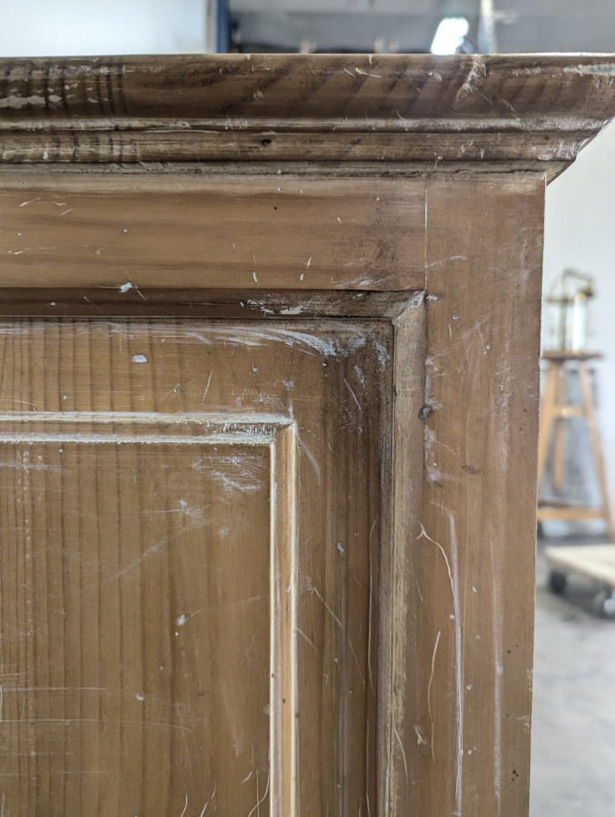 Enfilade de style Directoire en pin césuré