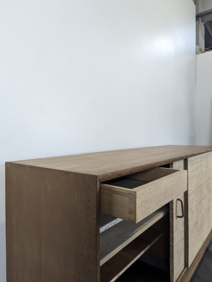 Enfilade moderniste en chêne portes en raphia