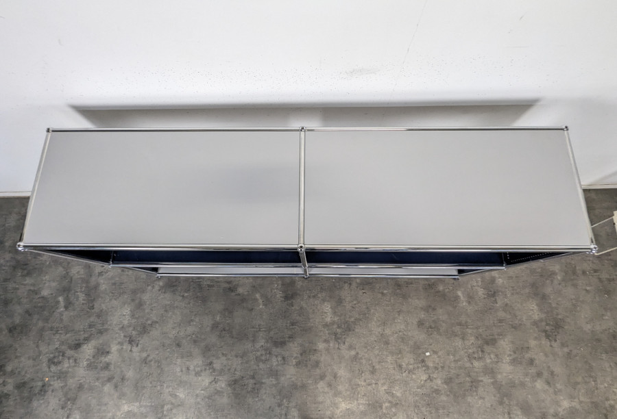 Meuble de rangement USM Haller bleu acier 4 cases ouvertes