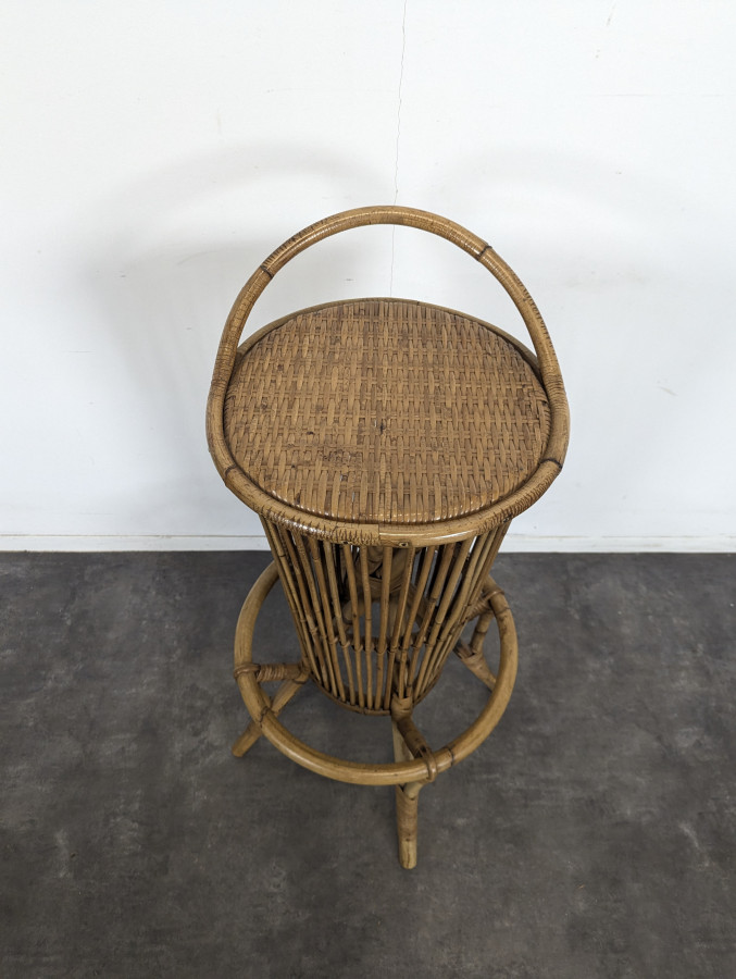 Comptoir et tabourets en bambou et rotin