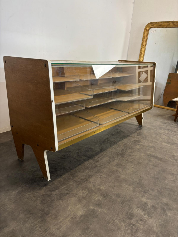 Meuble de métier comptoir Siegel Paris, entièrement vitré