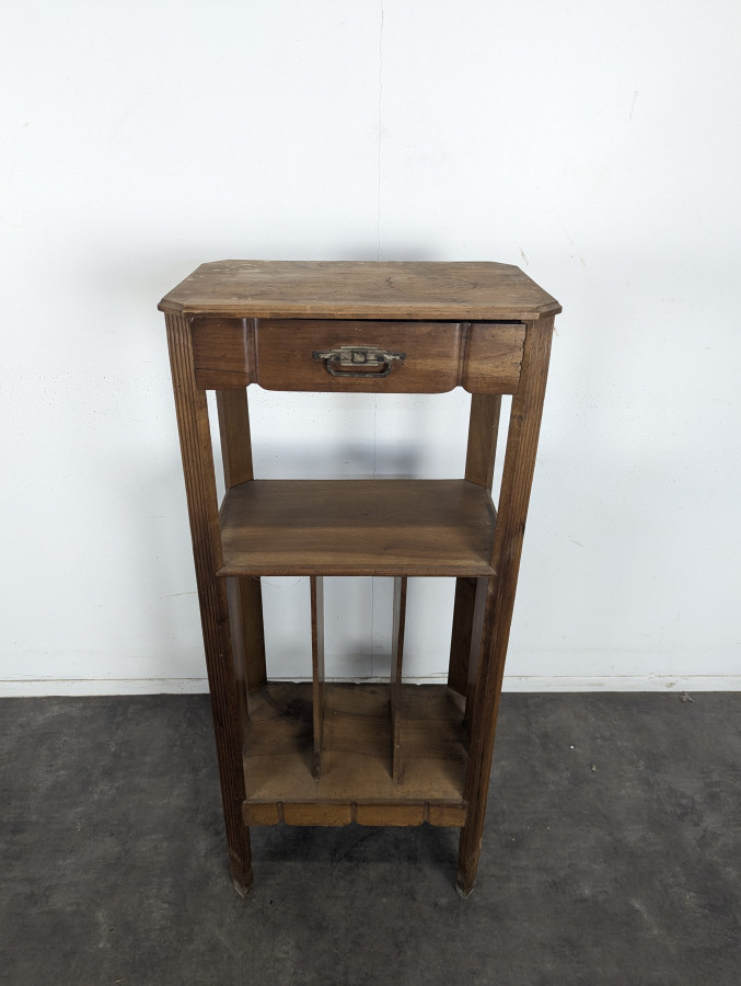 Meuble à partitions 1900 en noyer à casiers et un tiroir