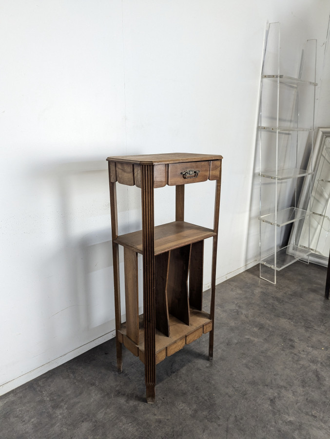 Meuble à partitions 1900 en noyer à casiers et un tiroir