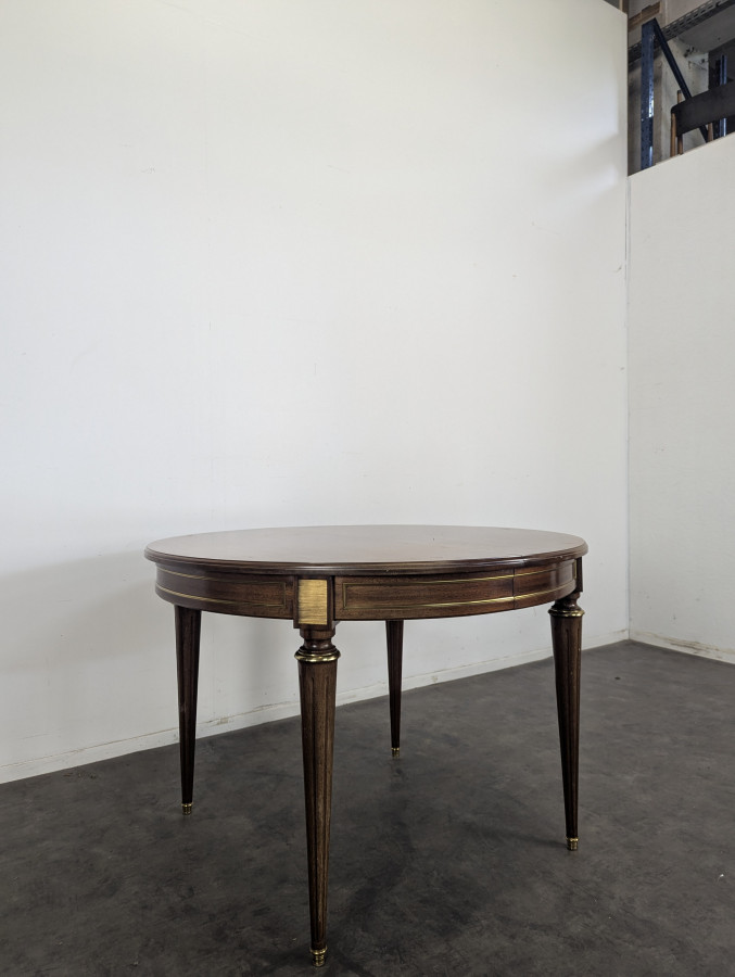 Table de style Louis XVI en acjaou