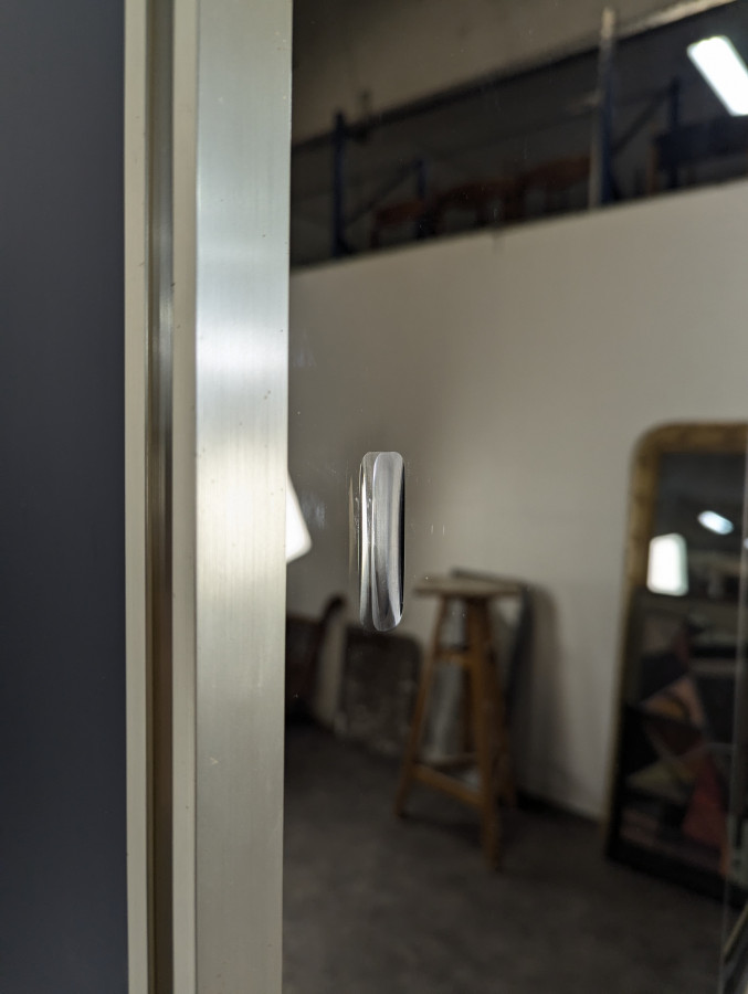 Vitrine vintage aluminium et verre des années 80