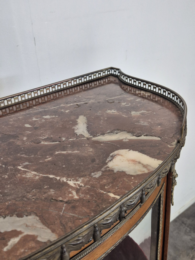 Vitrine Napoléon III à verre bombé