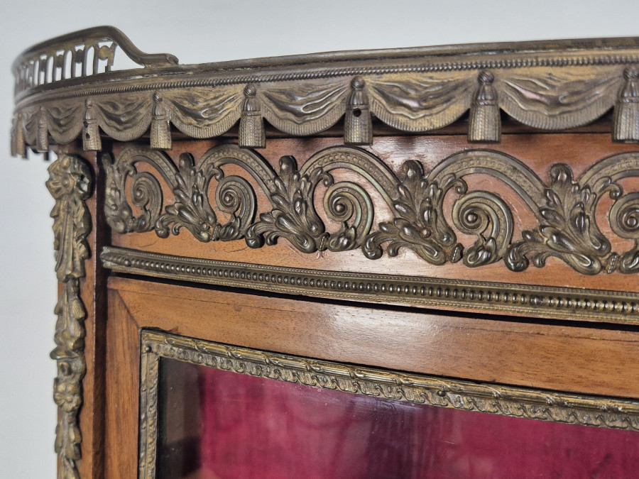 Vitrine Napoléon III à verre bombé