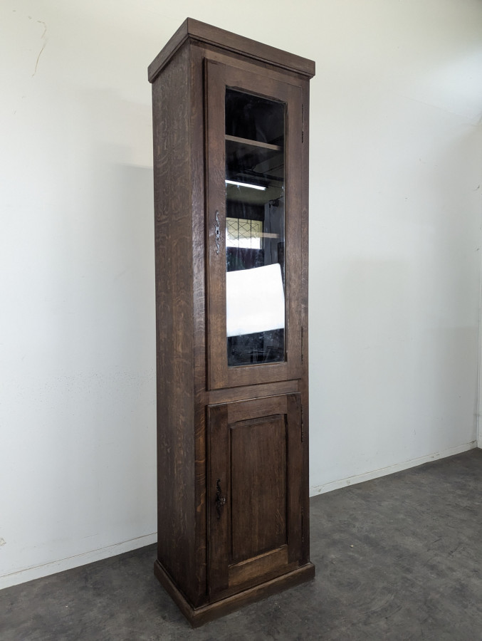 Colonne vitrine rustique en chêne massif