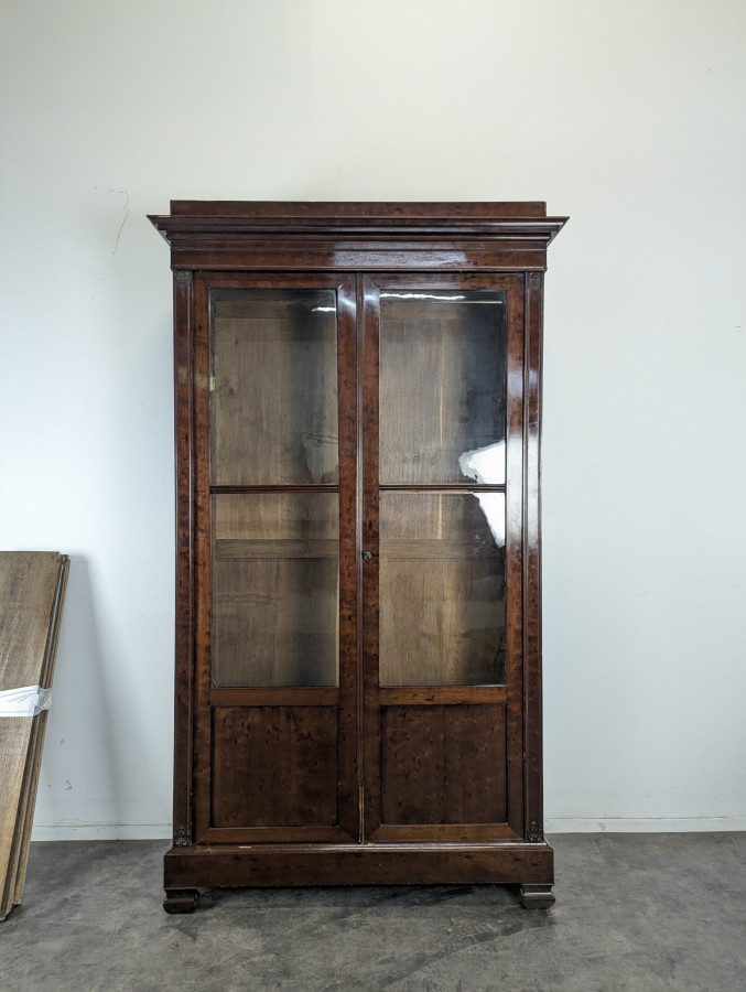 Vitrine Louis-Philippe en acajou à deux portes vitrées