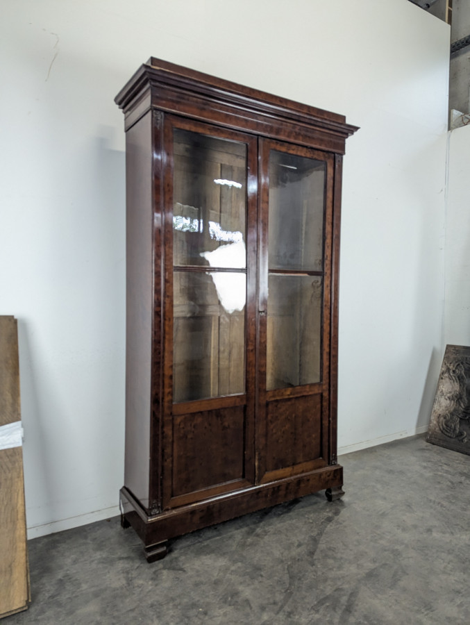 Vitrine Louis-Philippe en acajou à deux portes vitrées