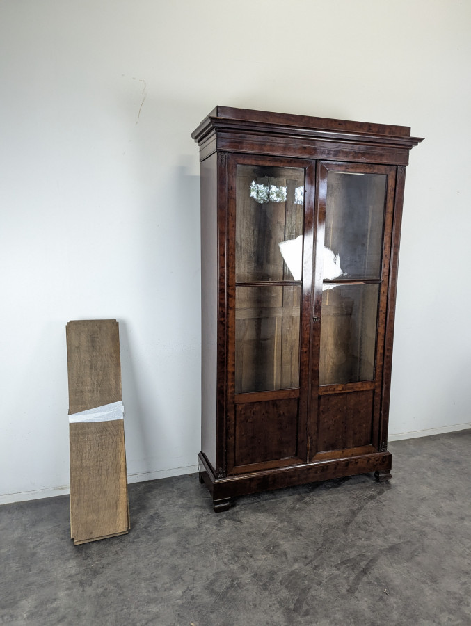Vitrine Louis-Philippe en acajou à deux portes vitrées