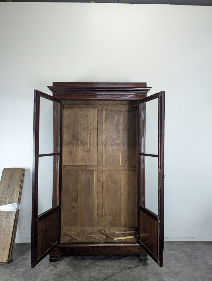 Vitrine Louis-Philippe en acajou à deux portes vitrées