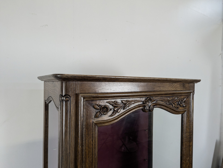 Petite vitrine Louis XV en chêne à une porte