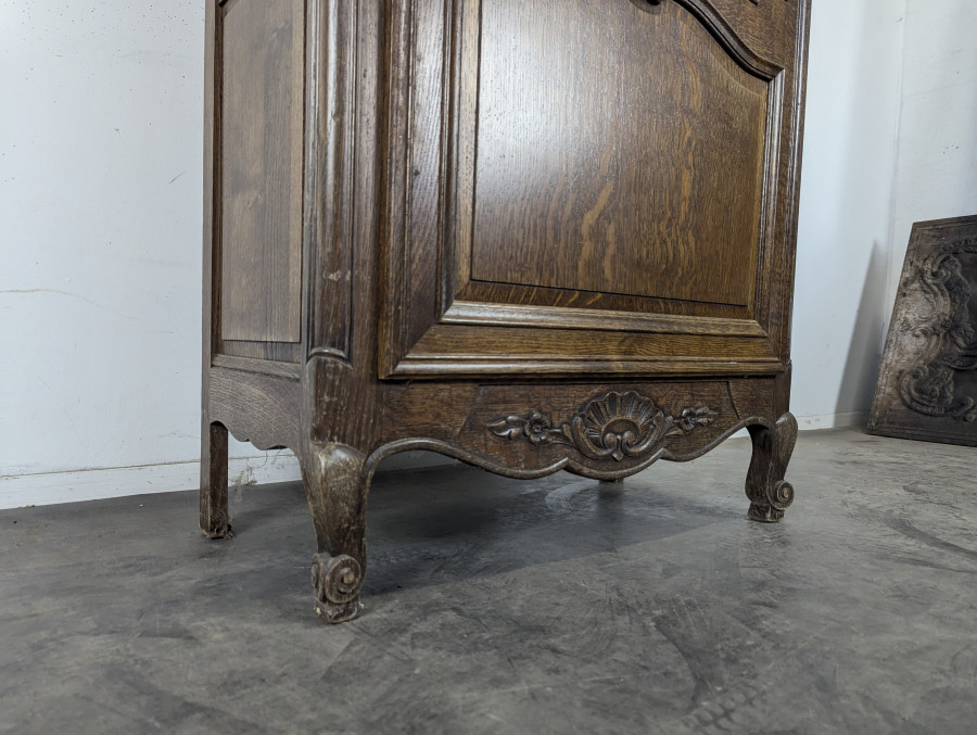 Petite vitrine Louis XV en chêne à une porte