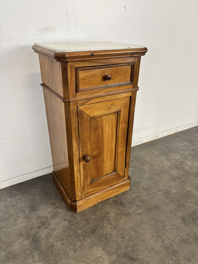 Table de chevet en noyer, dessus de marbre blanc