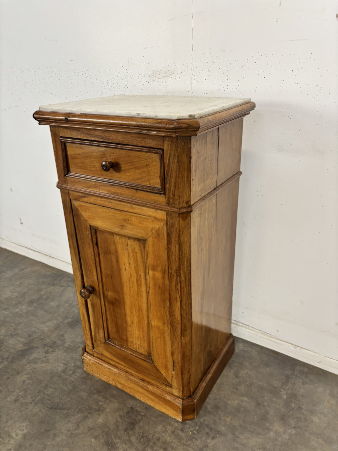Table de chevet en noyer, dessus de marbre blanc