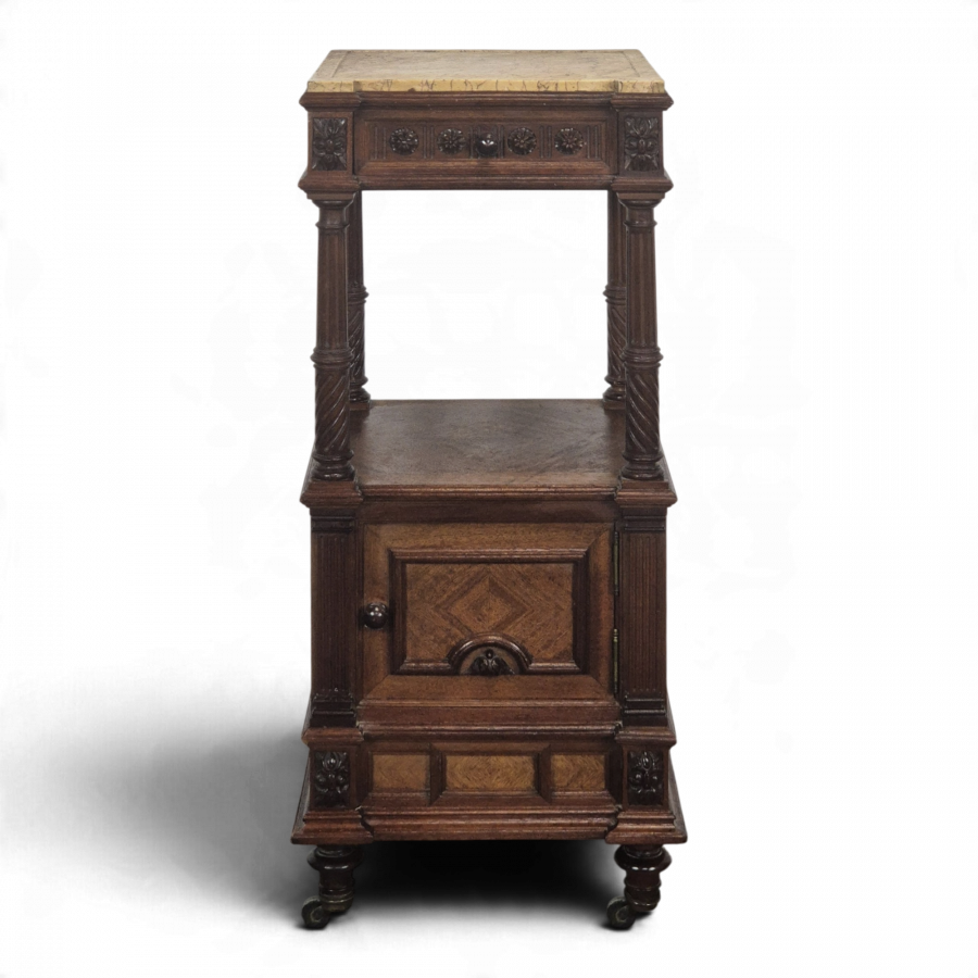 Table de nuit de style Henri II en noyer
