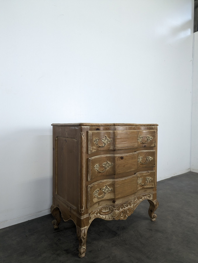 Commode de style Directoire en pin césuré