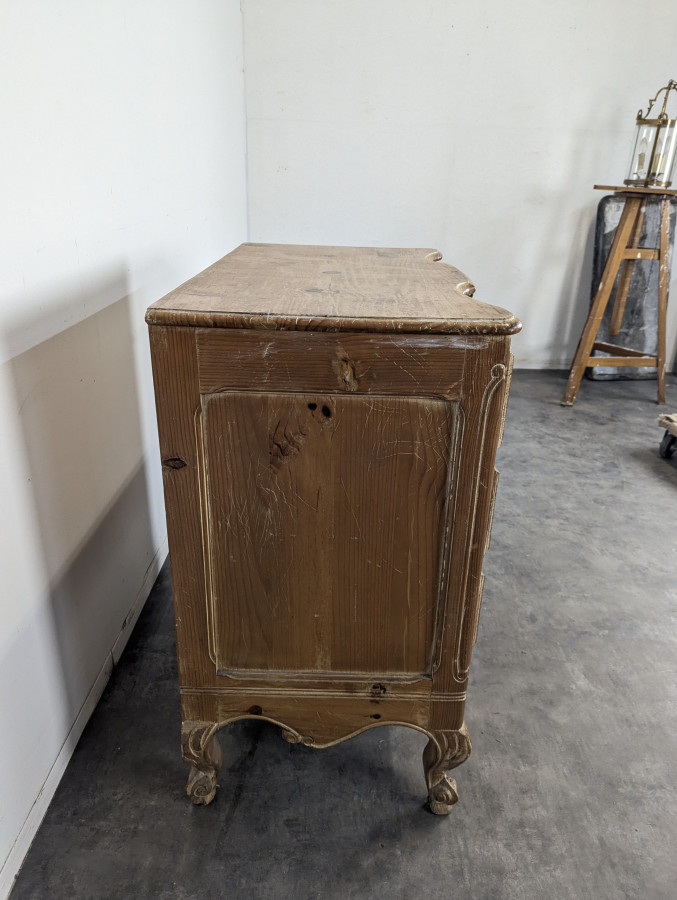 Commode de style Directoire en pin césuré